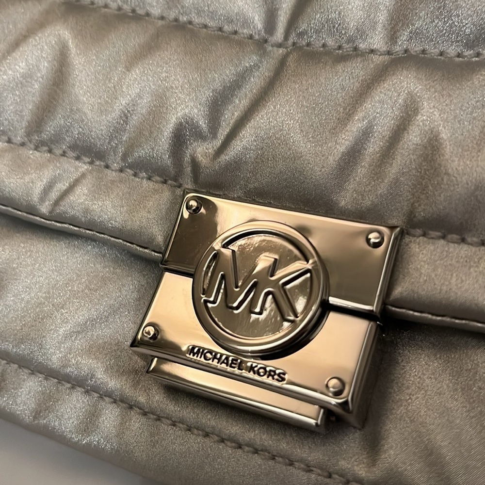 NWT MICHAEL Michael Kors silver puffy crossbody bag - Picture 3 of 6